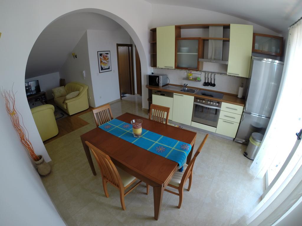 Apartments Romana Slatine Quarto foto