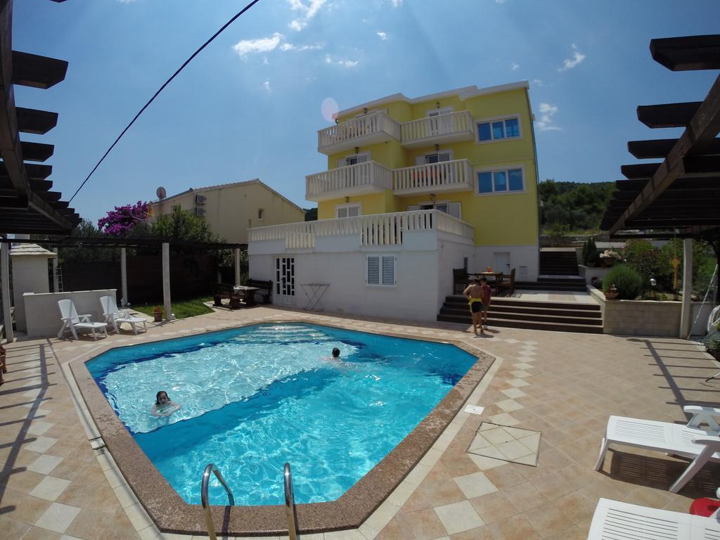 Apartments Romana Slatine Exterior foto