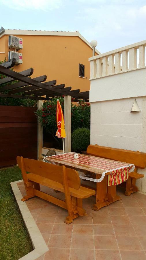 Apartments Romana Slatine Exterior foto